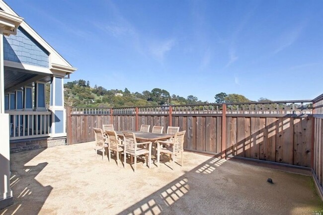 Building Photo - 55 Bayharbor Way