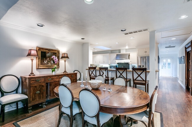 Foto del edificio - 5819 Belmont Ave