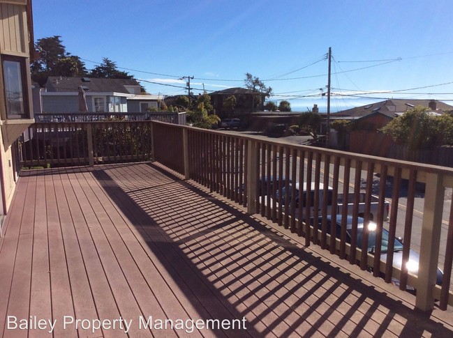 Building Photo - 722 Seacliff Dr