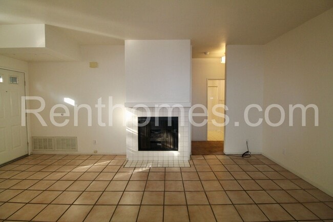 Building Photo - 10921 Sabre Hill Dr