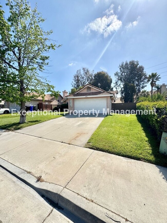 Building Photo - 3032 Chablis Ave
