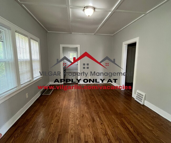 Foto del edificio - Wow, what a home! This updated 3 bedroom, ...