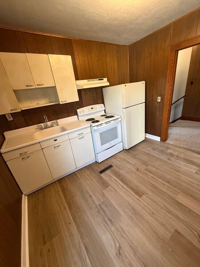 Foto del edificio - 623 W Main St