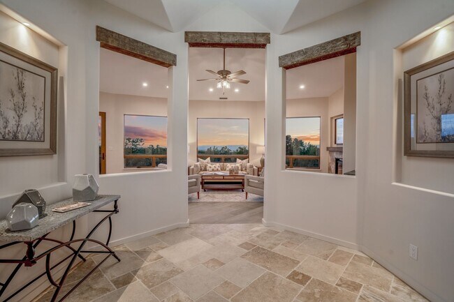 Building Photo - Breathtaking Home on Heather Lane