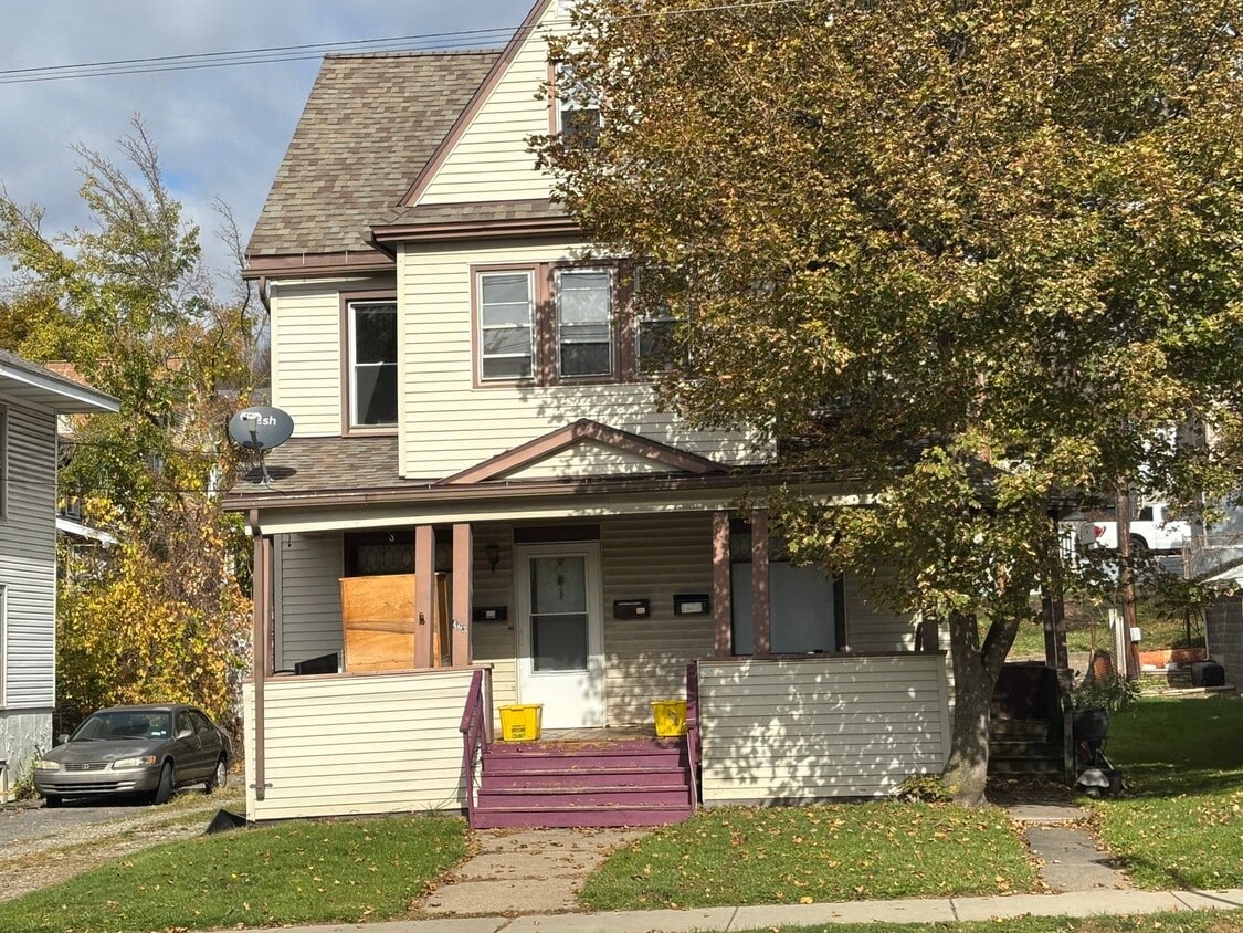 Primary Photo - 463 Main St