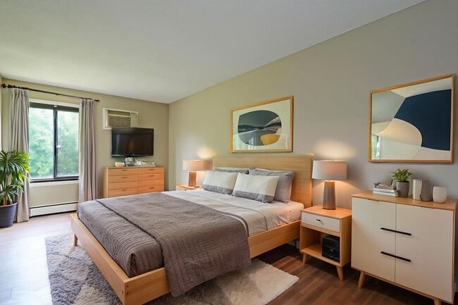 Building Photo - Spacious 3-Bed 1-Bath Condo For Rent in Ea...