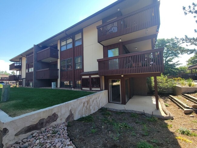 Sunny and Quiet Garden Level 3 bed, 2 bath condo in a convenient East Boulder neighborhood. - Sunny and Quiet Garden Level 3 bed, 2 bath condo in a convenient East Boulder neighborhood.
