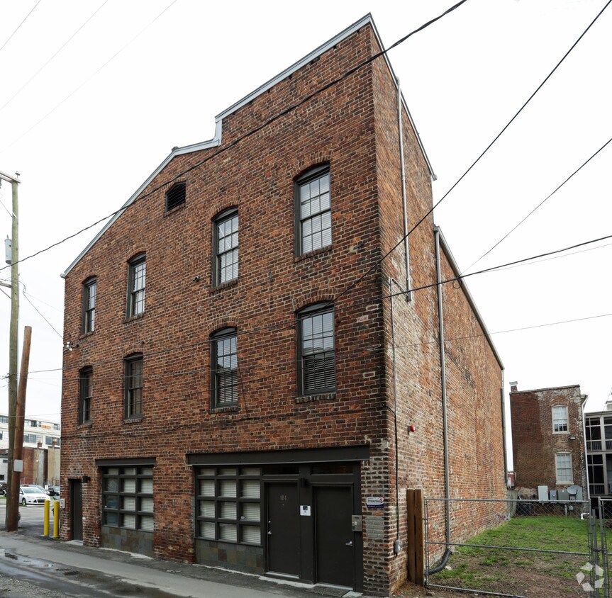 Building Photo - Five Spots Flats