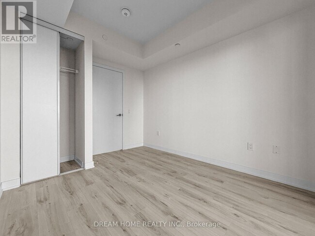 Photo du bâtiment - 120 Broadway Ave