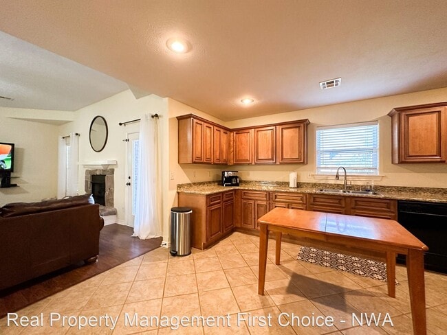 Building Photo - 3 br, 2 bath House - 1121 Lariat Drive