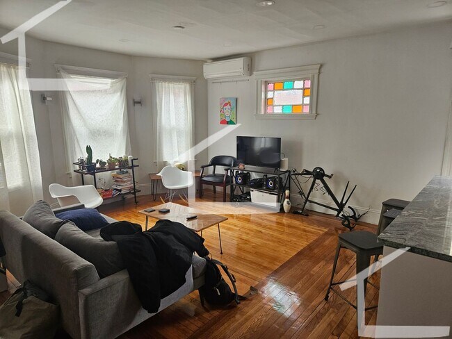 Foto del edificio - HOT CAMBRIDGE LISTING!!!!!