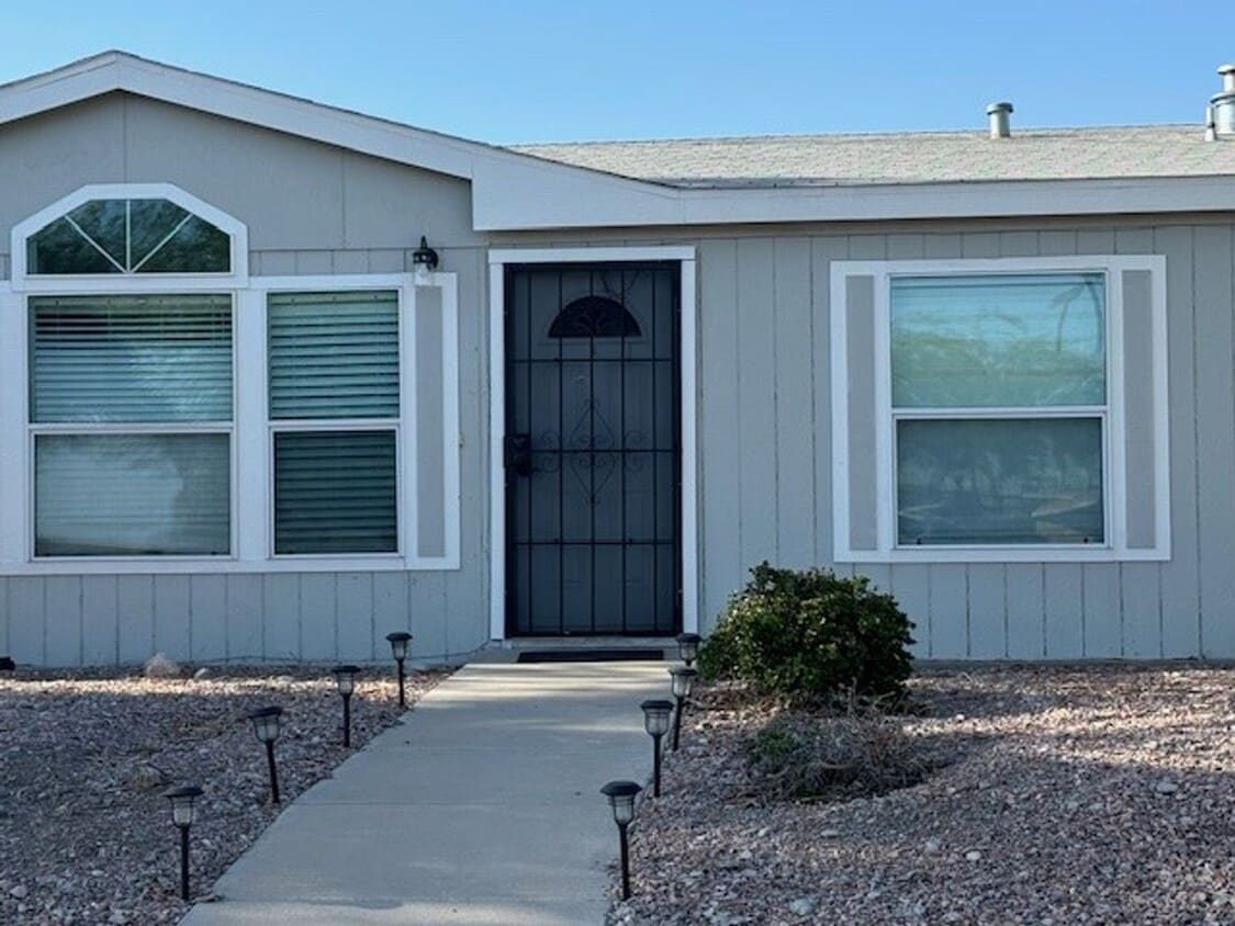 Primary Photo - 5 Bedroom, 3 Bath with fenced yard, Garage...