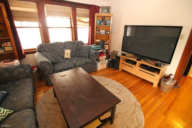 Foto del edificio - 2 br, 1 bath  - 52 Brooks St # Bs