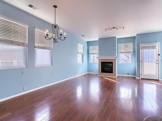 Building Photo - Three Bedrooms in Eastlake Village
