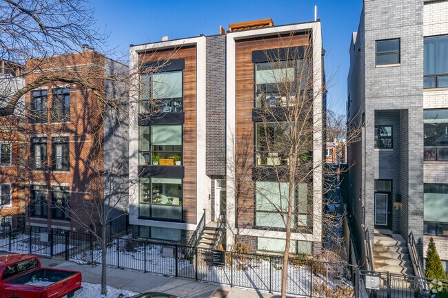Building Photo - 2912 W Lyndale St