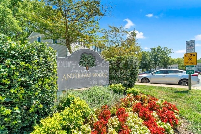 Foto del edificio - 2881 Burgundy Pl