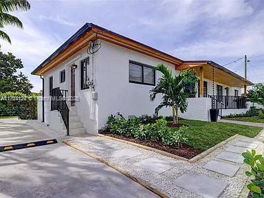 Foto principal - 1050 SW 11th St