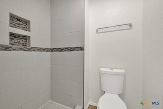 Building Photo - 1202 Thorpe Ln