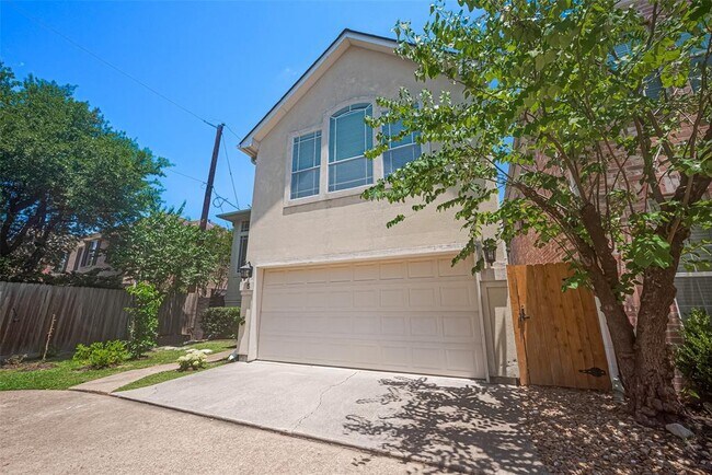 Foto del edificio - 1413 Whispering Pines Dr