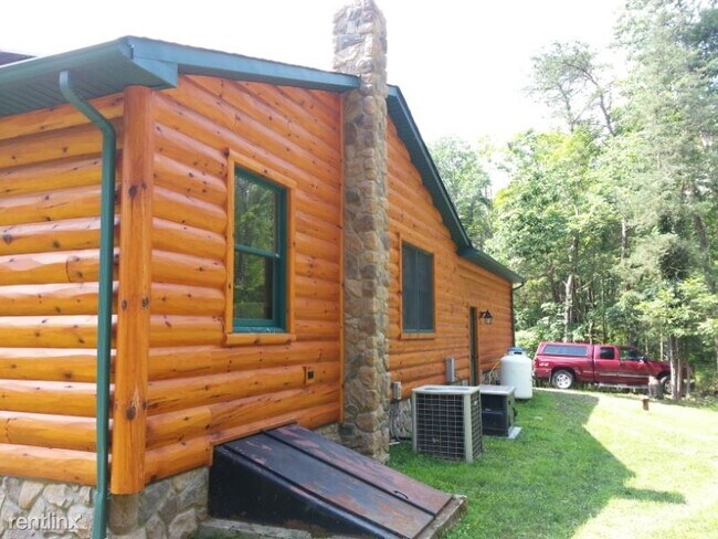 Building Photo - 3 br, 2 bath House - 39 Stompf Tavern