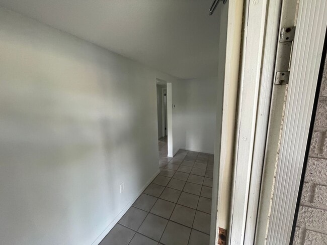Building Photo - 2/1.5/1 New Port Richey