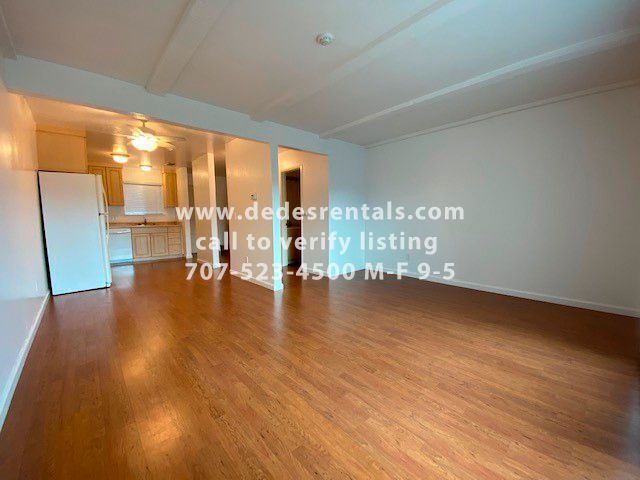 Foto del edificio - Two-Story townhouse in Larkfield/Wikiup area!