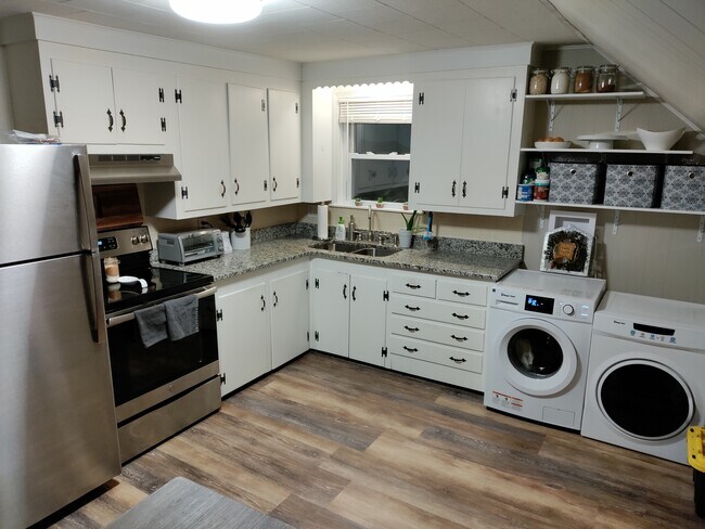 Foto del edificio - 338 Newport Ave