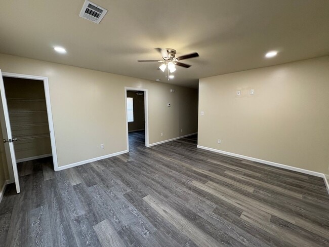 Building Photo - 308 S Third Street-Apartment 1