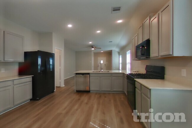 Building Photo - 212 Seven Pnes Dr