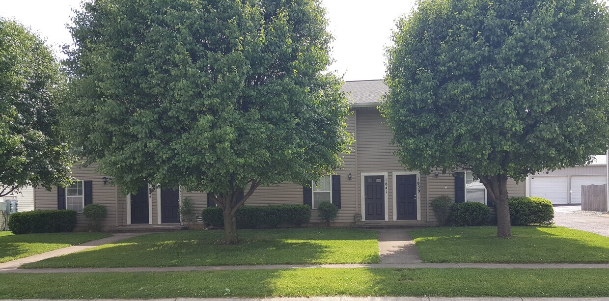 Foto principal - 1845 N Lakeman Dr