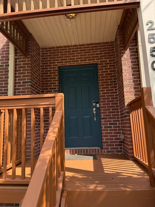 Building Photo - 2550 Cleinview Ave
