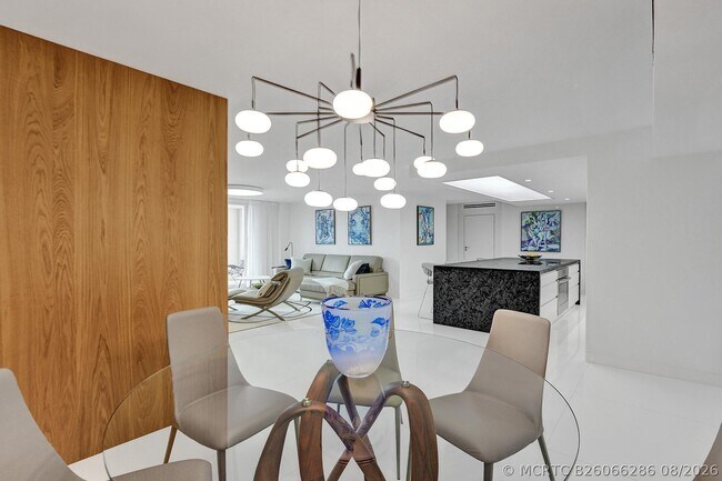 Building Photo - 3606 S Ocean Blvd