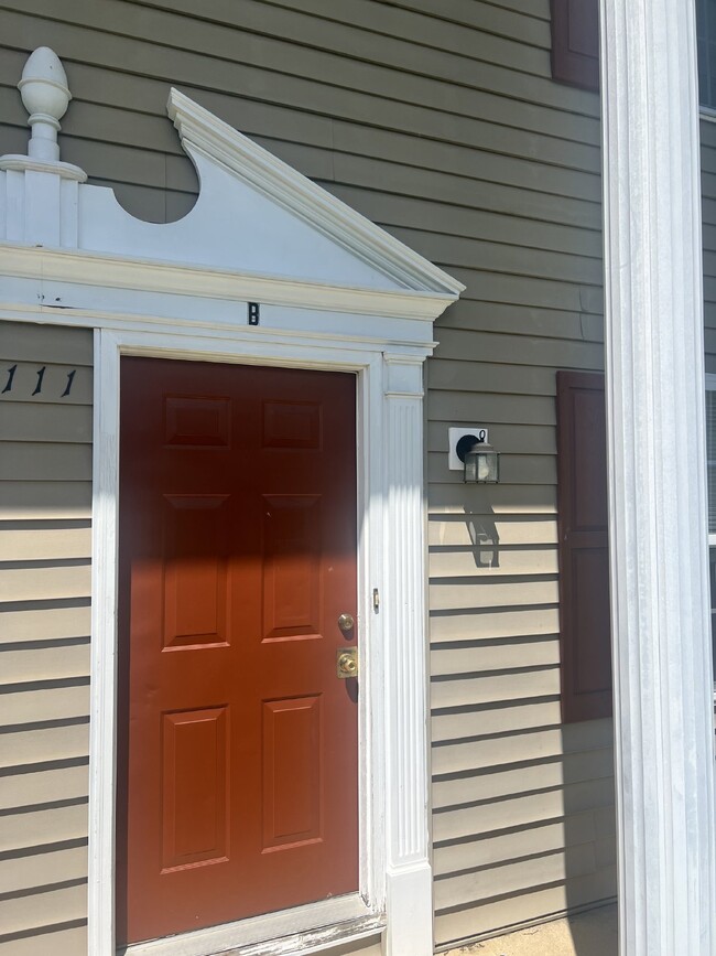 Building Photo - Charming 2-Bedroom Apartment at 111 Pennie...