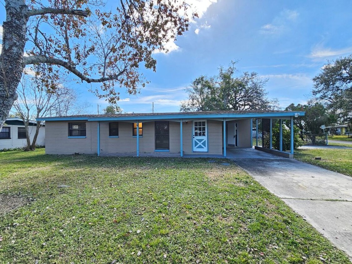 Foto principal - AMAZING 3 Beds 2 Baths in Lakeland 1,224 s...