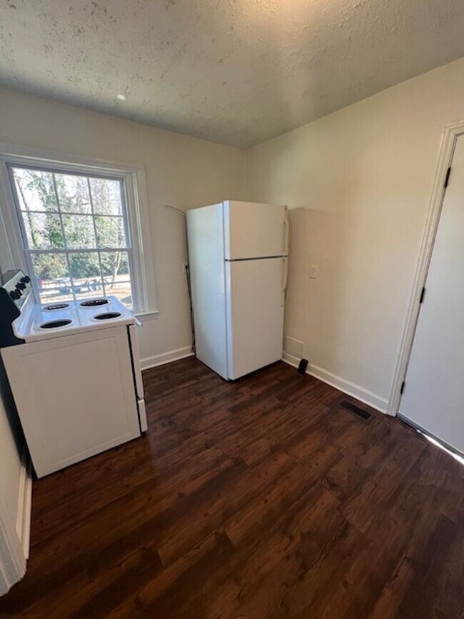 Foto del edificio - Newly Remodeled 2/1 Single Family House in...