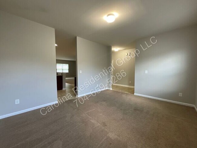 Building Photo - 9143 Magnolia Lily Ave