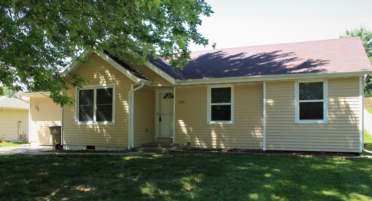 2127 Swan Dr, Norwalk, IA 50211 House for Rent in Norwalk, IA