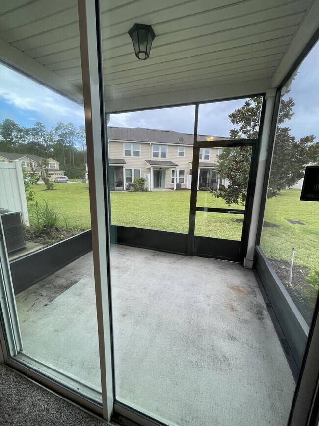 Foto del edificio - 3 bedroom 2 .5 bath townhome 2 car attached garage  in St. Johns county