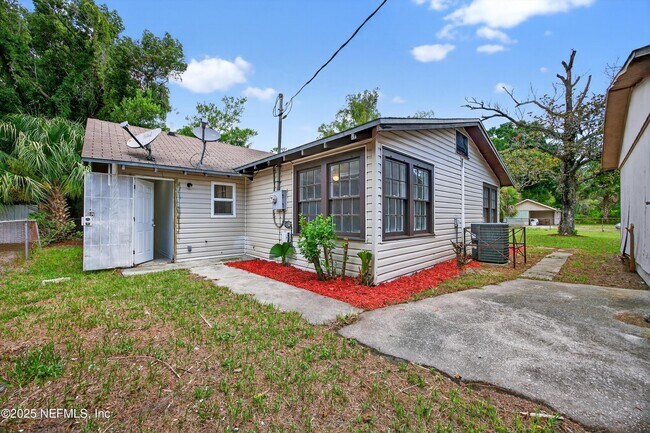 Foto del edificio - 1011 Glencarin St