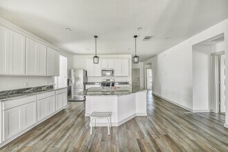 Building Photo - 1004 Great Barracuda Ln