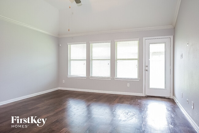 Foto del edificio - 4303 Bearberry Ave