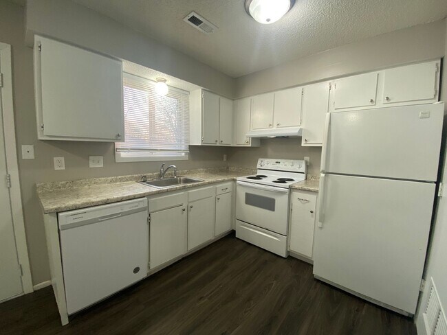 Foto del edificio - 1549 Pleasant View Dr