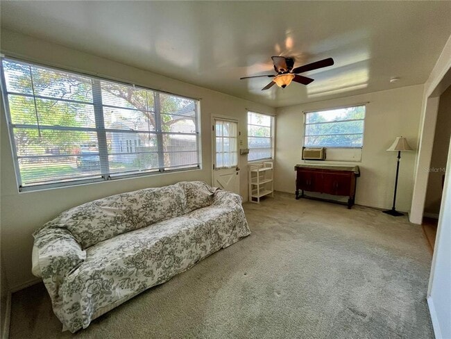 Building Photo - 108 W Comanche Ave