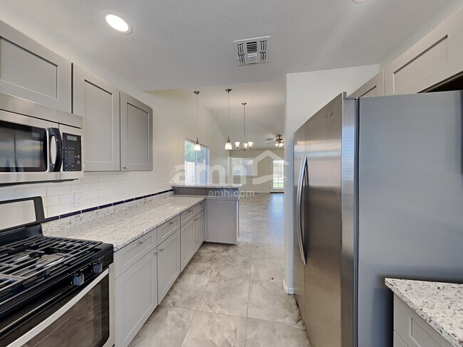 Building Photo - 16028 W Mesquite Dr