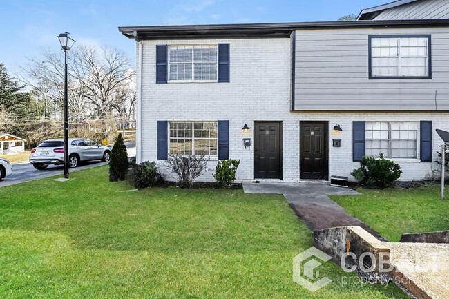 Building Photo - White Oak Townhomes