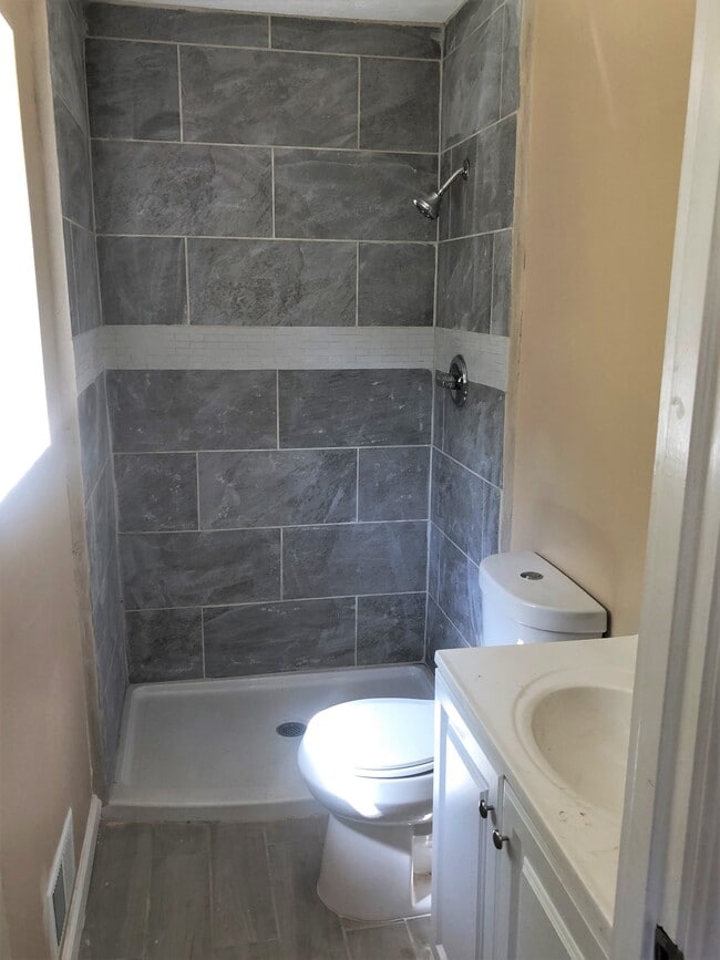 Building Photo - 5843 Hallwood Ct