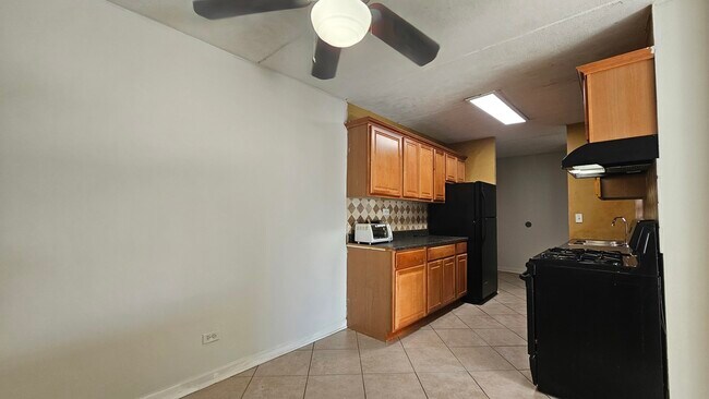 Building Photo - 5011 Valley Ln