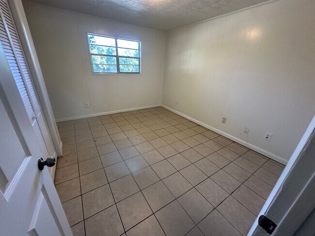 Foto del edificio - 3908 E 11th St