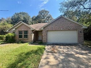 Building Photo - 3815 Maple Dr