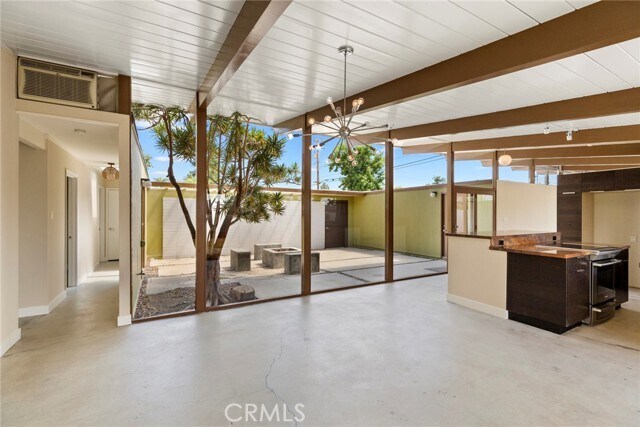 Building Photo - 840 E Palmdale Ave
